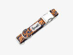 Collier motif tigré orange et bleu