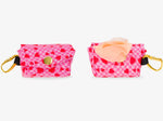Pochette pour sacs à crottes imprimé à carreaux roses et coeurs rouges