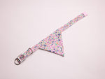 Bandana pour chien imprimé fleuri rose