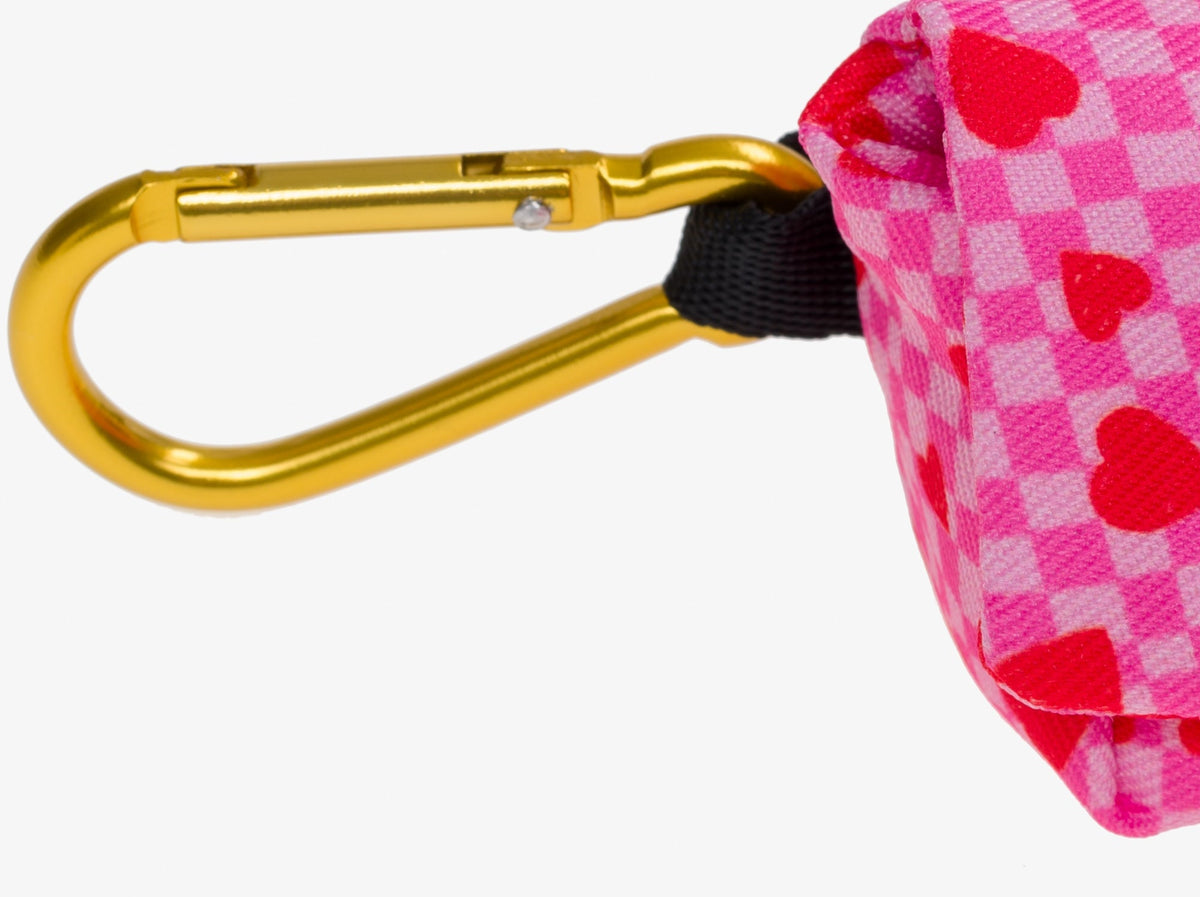 Pochette pour sacs à crottes imprimé à carreaux roses et coeurs rouges