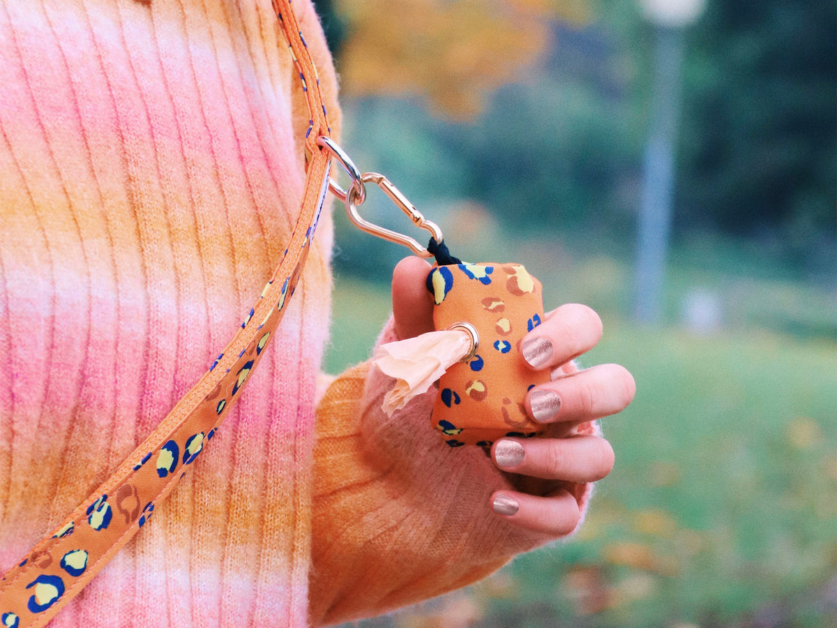 Pochette pour sacs à crottes léopard néon